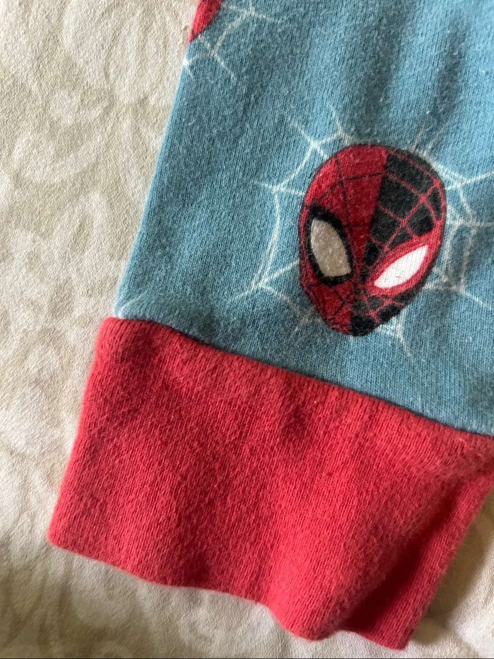 Marvel Kids Spider-Man Face Print Pajama Set in Blue and Red